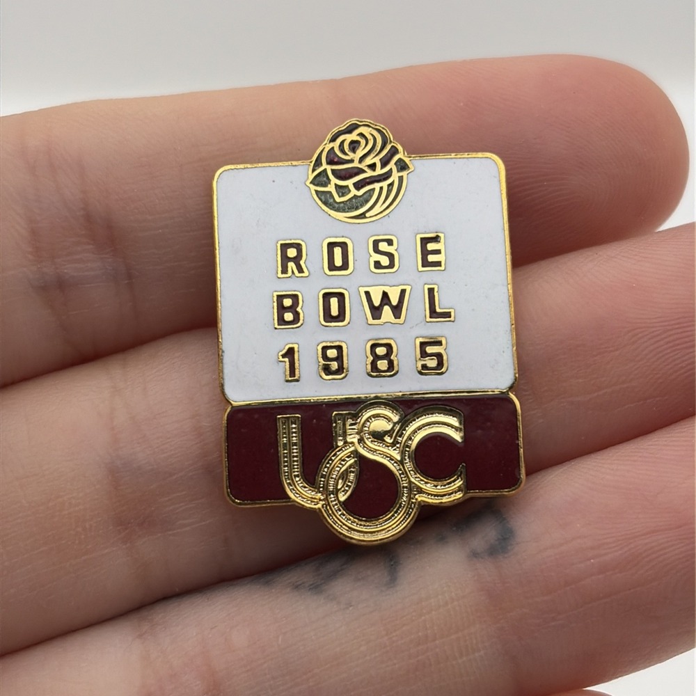 1985 Tournament Of Roses Rose Bowl USC Lapel Hat Pin
